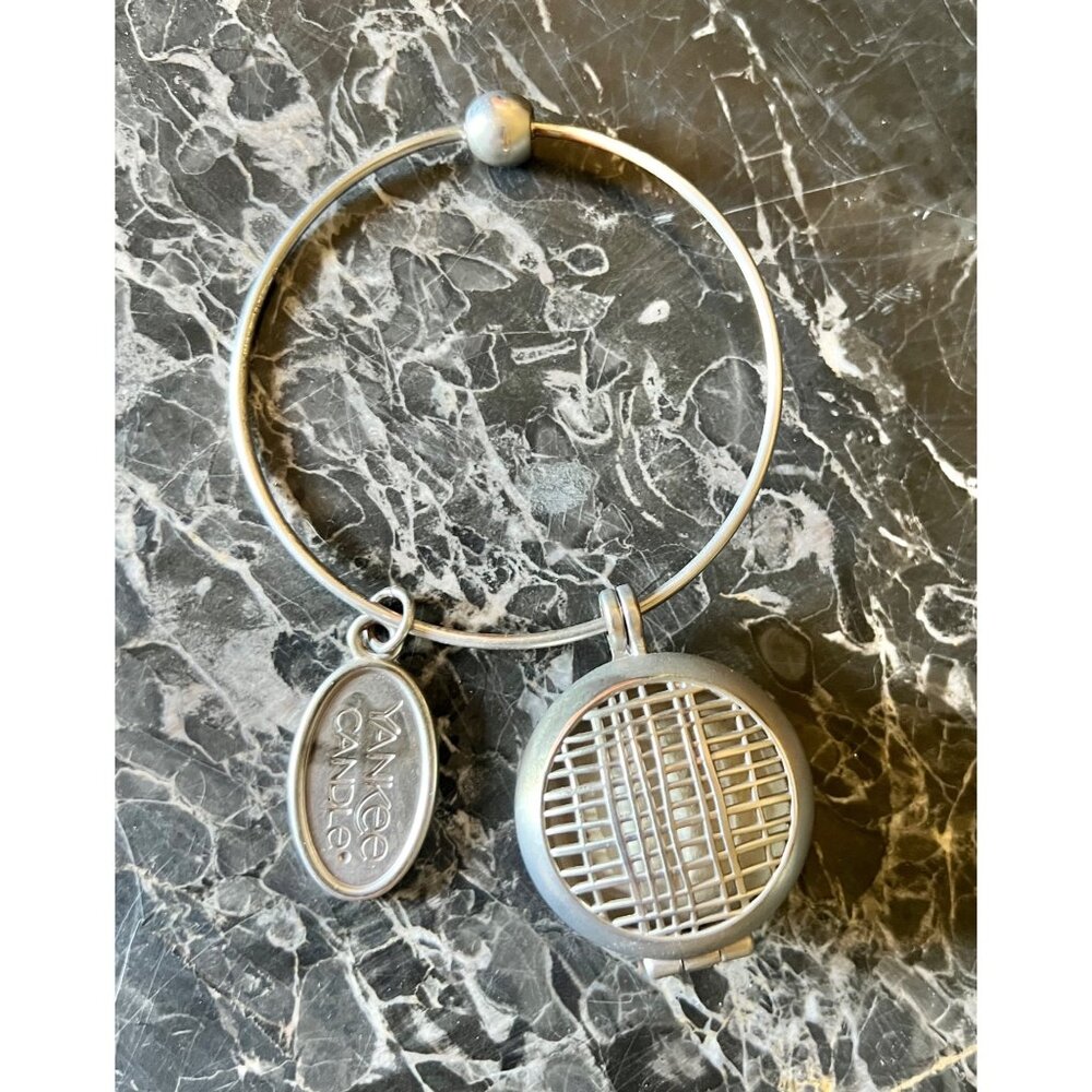Yankee Candle Charming Scents Silver Tone Vent Lockets For Fragrance Inserts 2 - Picture 7 of 7